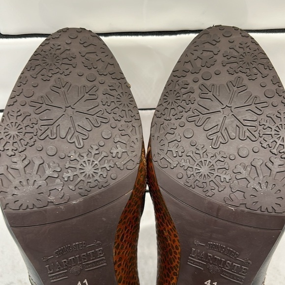 L’Artiste by Spring Step Women's Fia Dress Pump Embossed Hand Painted Leather - Picture 9 of 16